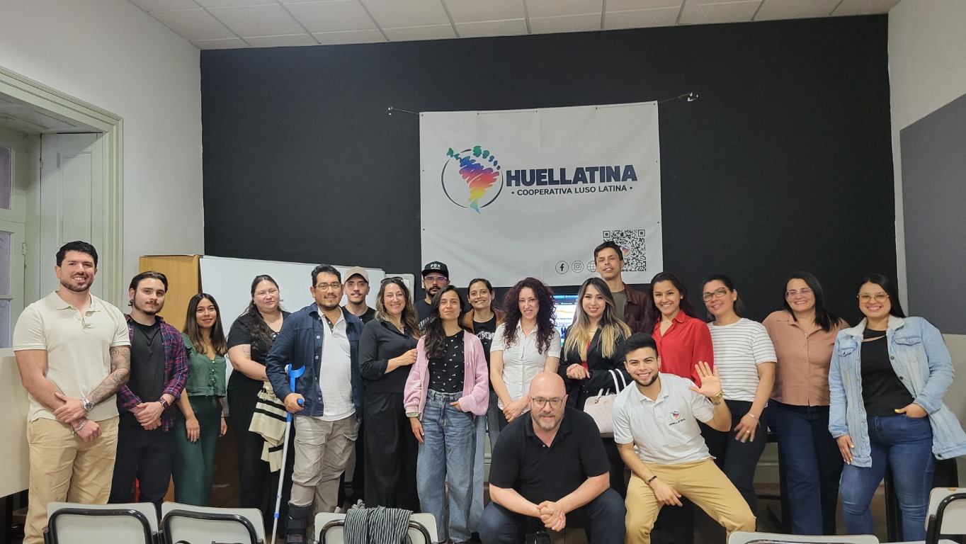 Comunidad de Huellatina durante un evento para emprendedores